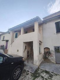 Casa indipendente di 155 m² con 5 locali e box aut