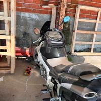 Suzuki gsr 600