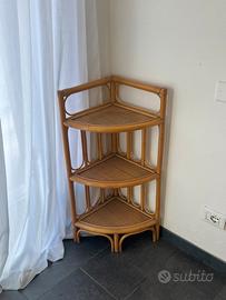 Scaffale angolare a 3 ripiani in bambù e rattan