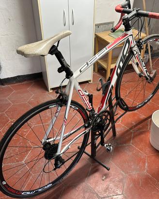 Bicicletta da corsa Olmo fibra di carbonio