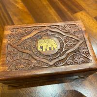 Scatola in legno fatta a mano