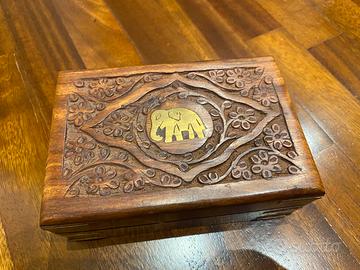 Scatola in legno fatta a mano