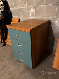 Cassettiera di legno