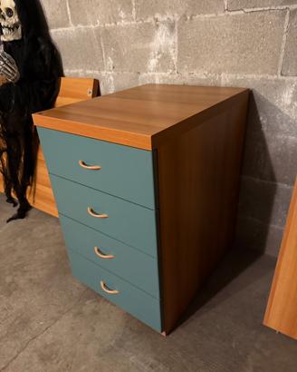 Cassettiera di legno