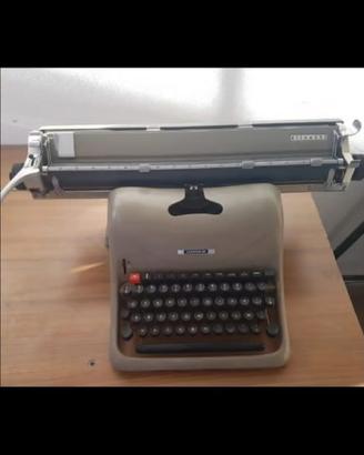 Macchina da scrivere Olivetti. Lexicon 80. 