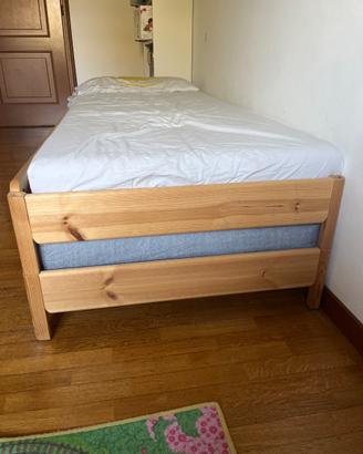 Letto Ikea Utaker con i due materassi