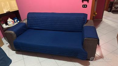 Divano e parete attrezzata