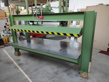 Pressa idraulica a freddo da falegnameria