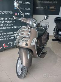 Piaggio Vespa 300 GTS Touring