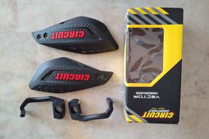 CIRCUIT Paramani Carbon mod. Vector scritta rossa