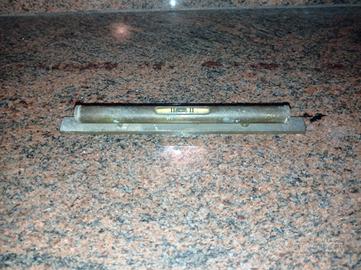 Antica livella in ottone 