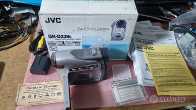 0809NN-Videocamera JVC GR-D239E