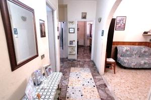 DUE LEONI | Quadrilocale con cantina | Metro C