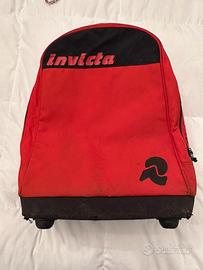 Zaino con rotelle + astuccio invicta