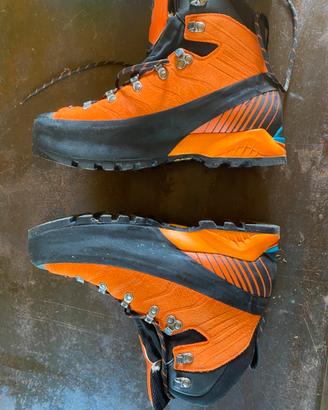 Scarpa alpinismo taglia 44