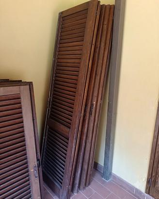 Persiane in legno di castagno 