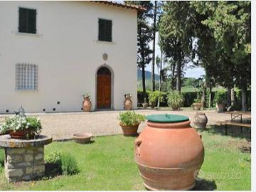 Villa di 300 m² con più di 5 locali a Pontassieve