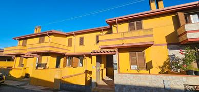 Uras - Villetta a schiera su tre livelli