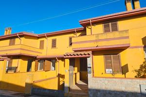 Uras - Villetta a schiera su tre livelli