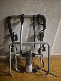 Portabici posteriore con  barre per 3 biciclette.