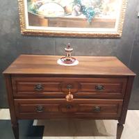 Raro cassettone Luigi XVI intagliato 