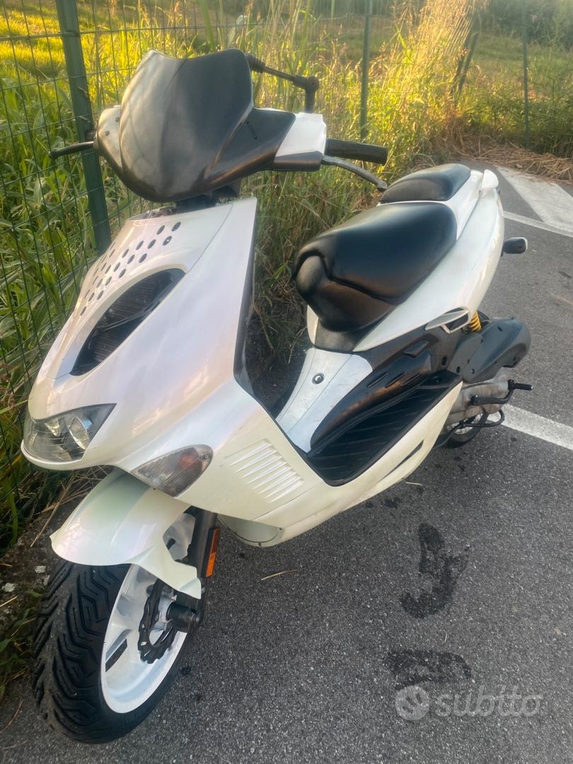 Scooter Aprilia Sr 50 Bianco Aprilia Sr 50/125 Moto E Scooter In