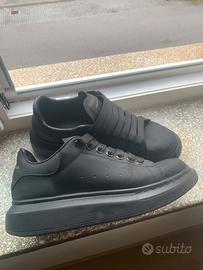 Alexander McQeen total Black