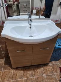 Mobile legno con lavabo e specchio