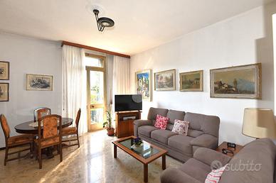 VILLA A SCHIERA A MILANO