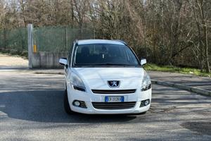 PEUGEOT 5008 1.6 HDi 115CV Allure (84 kw)