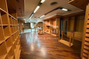 Grande e prestigioso locale via Gramsci a Carbonia