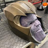 Thanos elmo e maschera