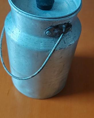 bidoncino del  latte in alluminio