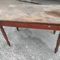 tavolo con gambe tornite e cassetto da restaurare