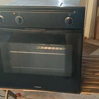 Forno/Piano cottura/Lavello con rubinetto.