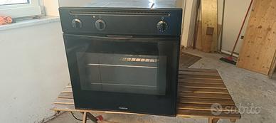 Forno/Piano cottura/Lavello con rubinetto.