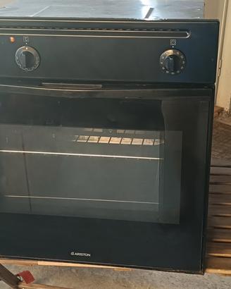 Forno/Piano cottura/Lavello con rubinetto.