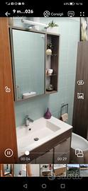 Mobile bagno con lavabo e specchio contenitore