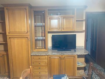Mobile cucina con frigo e televisore compreso