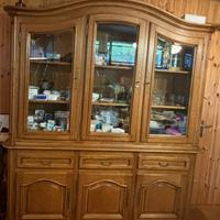 Arredamento taverna: credenza e accessori 