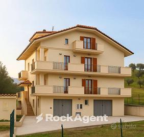 CASA SINGOLA SU 4 LIVELLI CON AMPI SPAZI E ATTICO