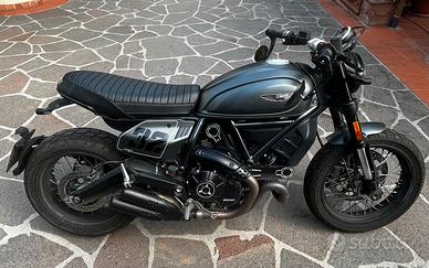 Ducati Scrambler Nightshift pari al nuovo