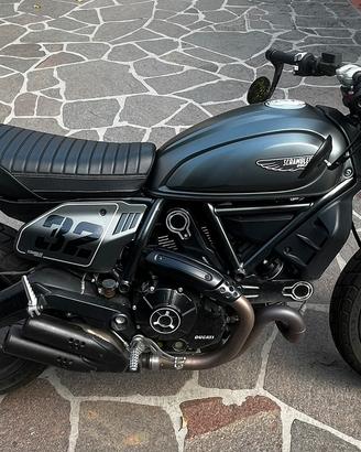 Ducati Scrambler Nightshift pari al nuovo