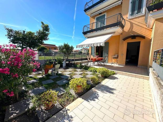 APPARTAMENTO AL PIANO TERRA CON GIARDINO E GARAGE