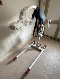 Sollevatore elettrico per anziani disabili