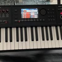 ROLAND FA-07 + custodia originale Roland 76CBRL
