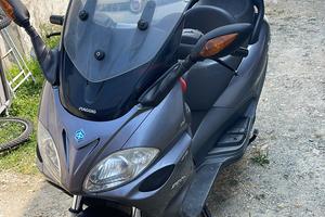 Piaggio x 9