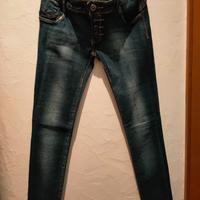 Jeans elasticizzati con strass