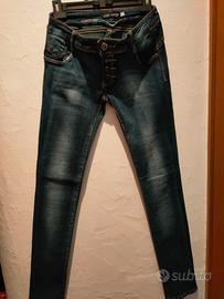 Jeans elasticizzati con strass