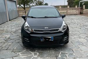 Kia Rio 1.4 CREDi -181.000km tenuta bene